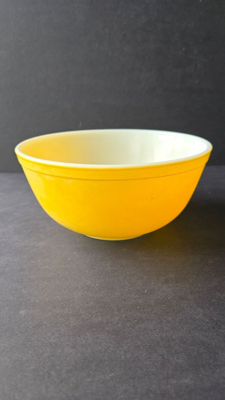 Vintage Pyrex Yellow Mixing Bowl 403 Milk Glass Made USA Kitchenware Retro *Read